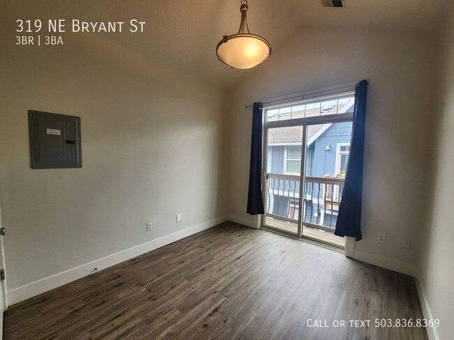 Building Photo - Amazing Two Story Townhome in Piedmont