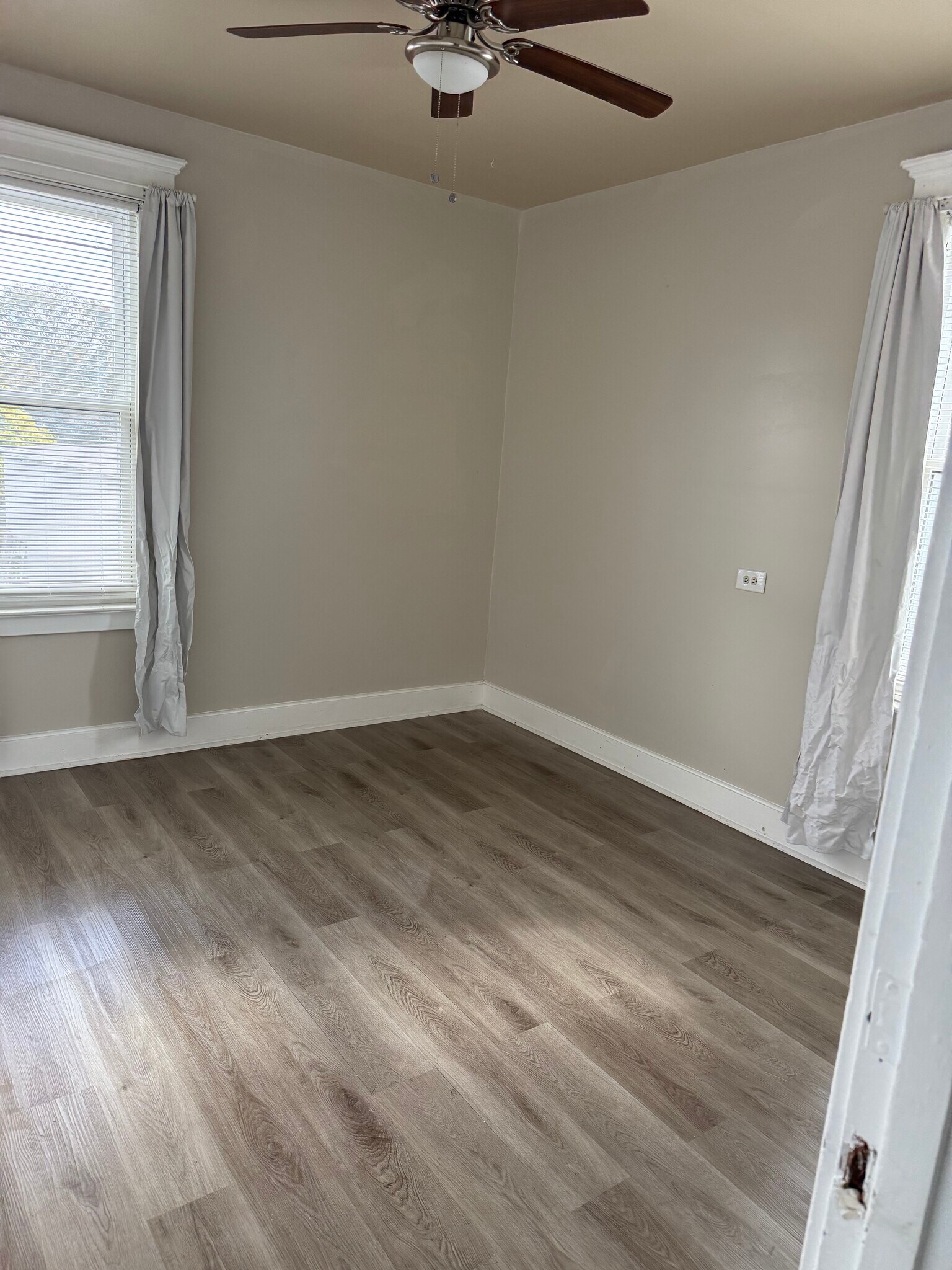 Building Photo - 813 Campbell Ave