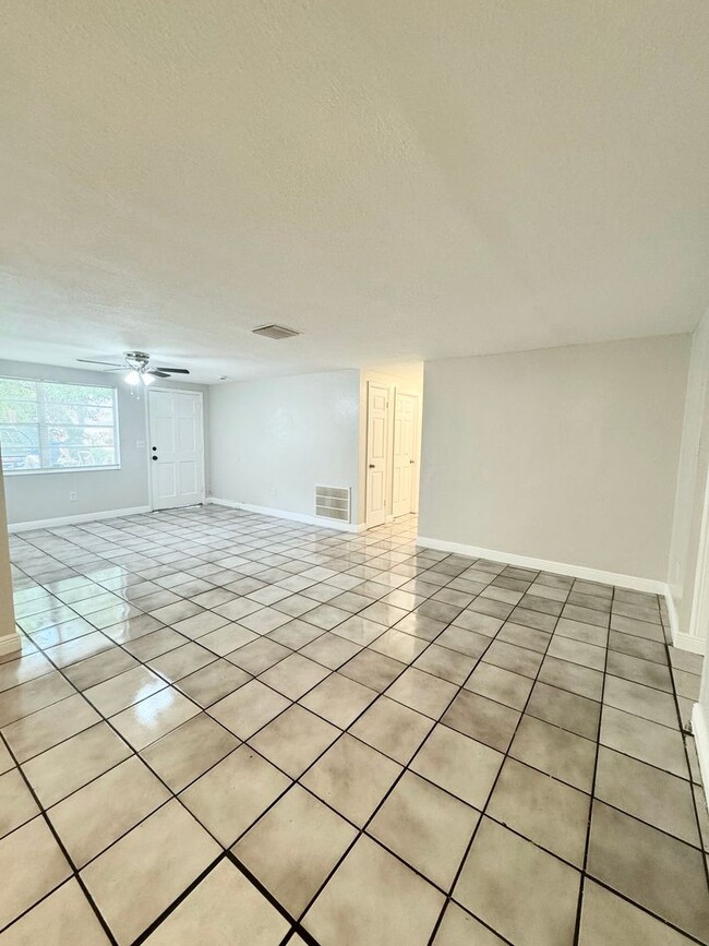 Primary Photo - 4/2 Single-family home, AVAILABLE NOW!