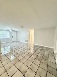 Building Photo - 4/2 Single-family home, AVAILABLE NOW!
