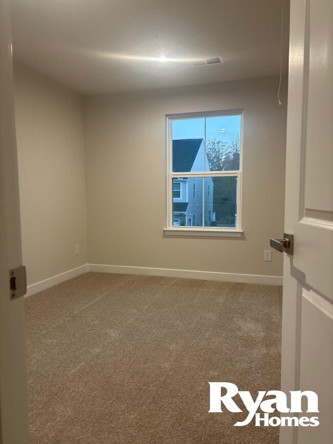 Building Photo - 206 Lograto Ln