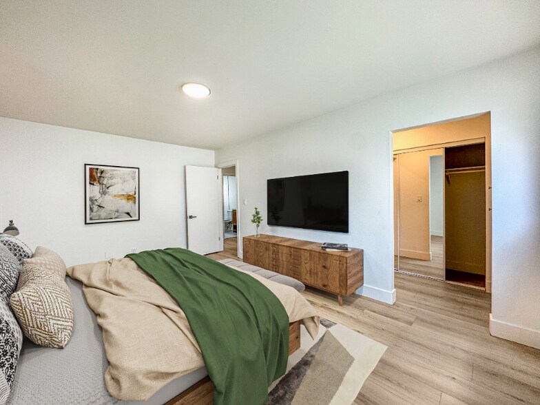 Building Photo - 4461 Farquhar Ave