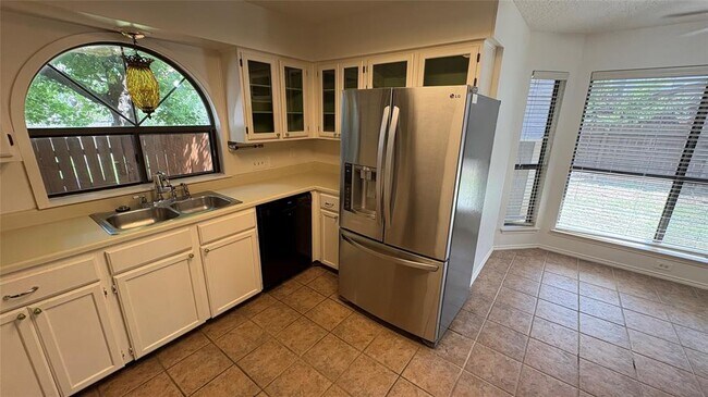Building Photo - 4703 Saloma Pl