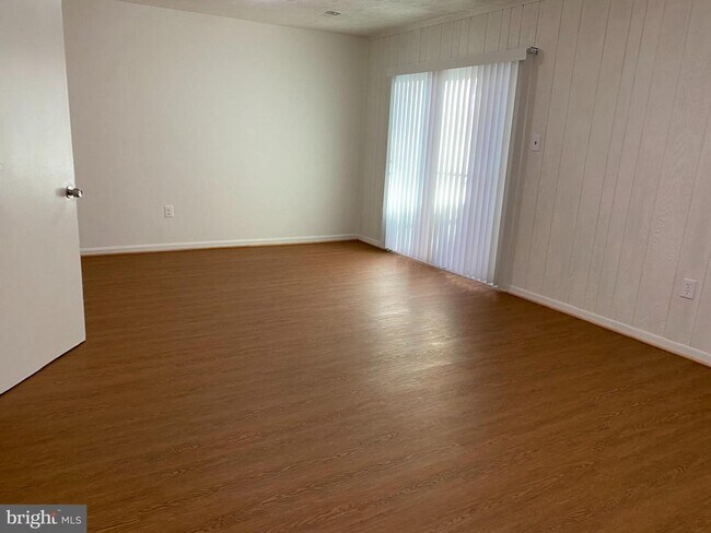 Building Photo - 6802 Dina Leigh Ct