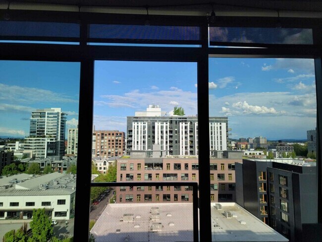 Building Photo - Prime Location in the Heart of the Pearl i...