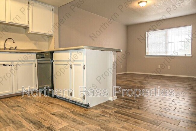 Building Photo - 5198 Viceroy Dr