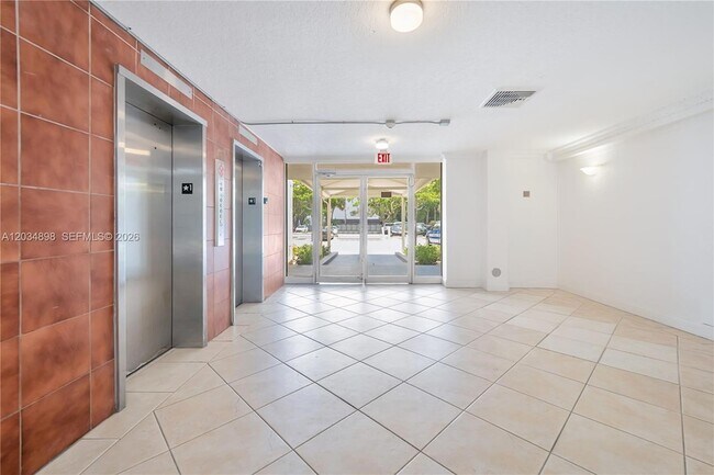 Building Photo - 9001 SW 77th Ave