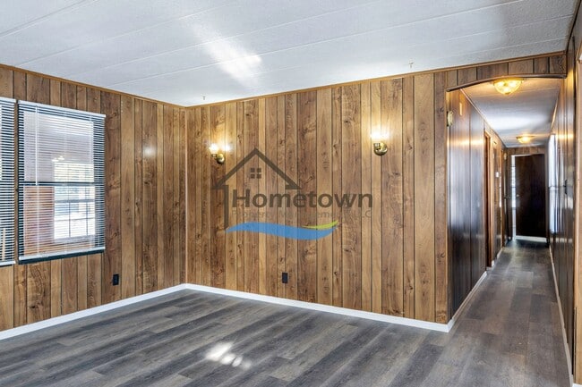 Building Photo - 563 Terry Trl