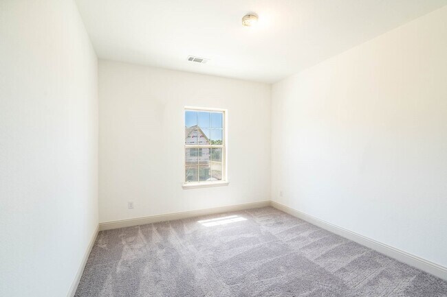 Building Photo - 6151 Blythe Dr