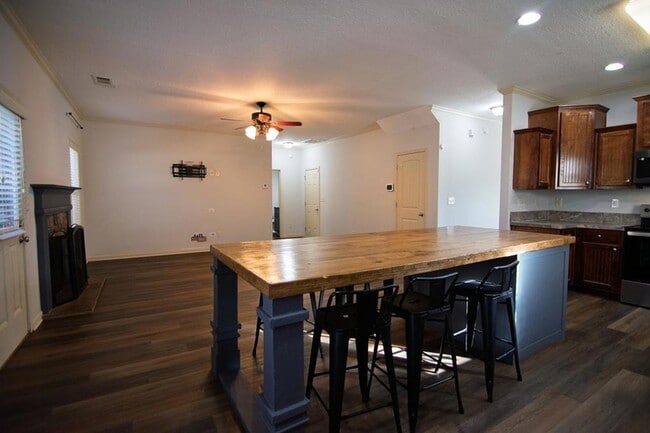 Building Photo - 1907 Westminster Dr