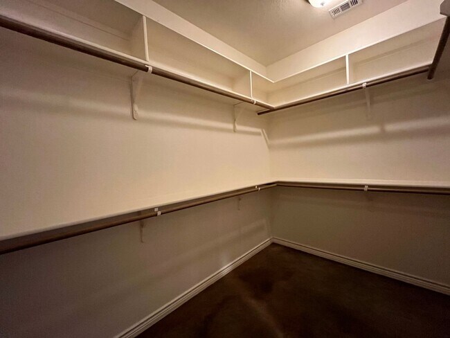 Building Photo - 3137 Silver Saddle Dr