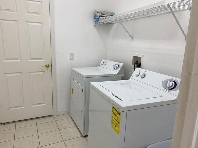 Building Photo - 4664 Cumbrian Lakes Dr