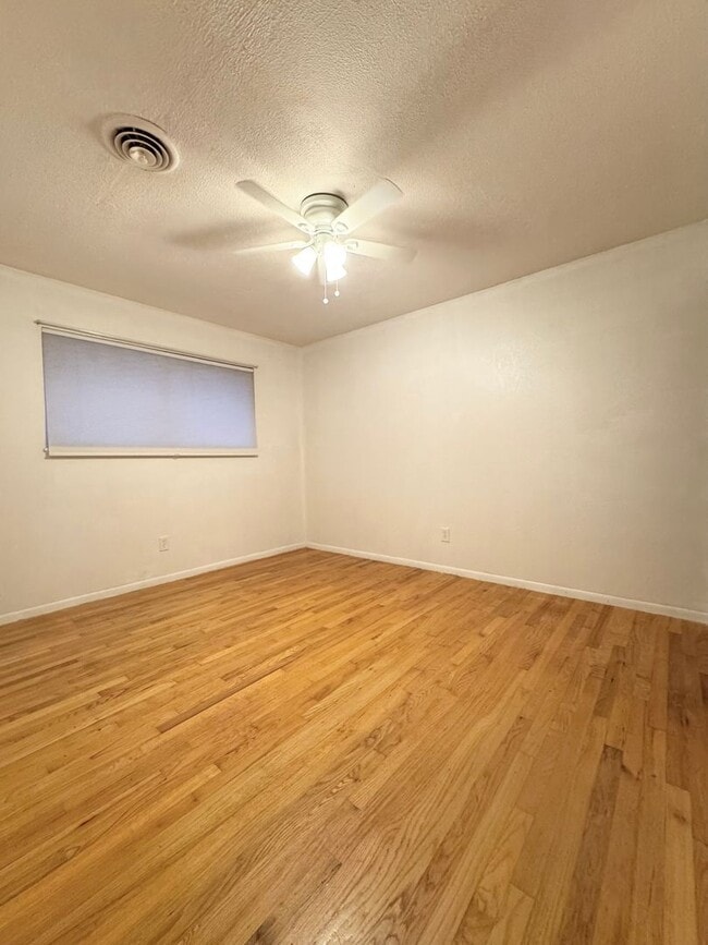 Building Photo - Westside - Close to Shopping