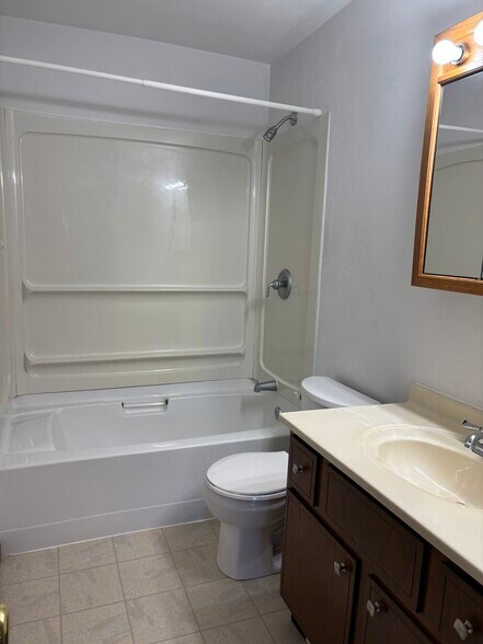 Building Photo - 1642 W George Washington Blvd