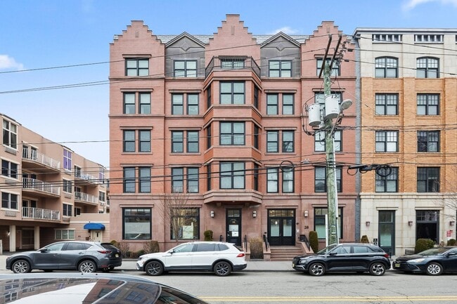 Building Photo - 28 Bright St