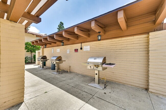 Building Photo - 6059 Rancho Mission Rd