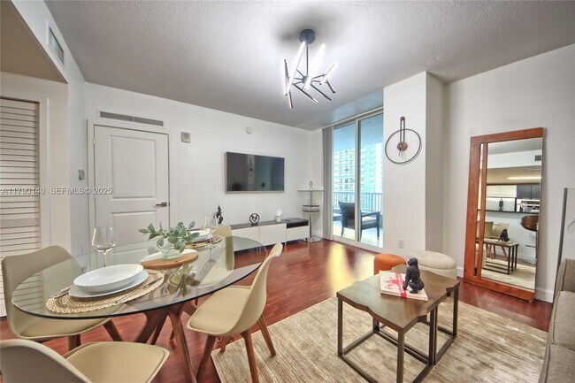 Building Photo - 170 SE 14th St