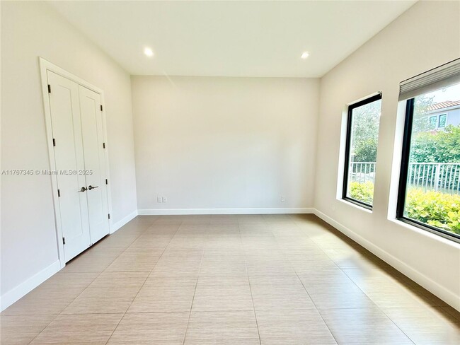 Building Photo - 5915 Brookfield Cir