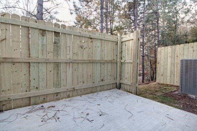 Building Photo - 1520 Vernon Blvd