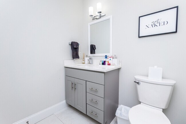 Building Photo - 545 E 3rd St