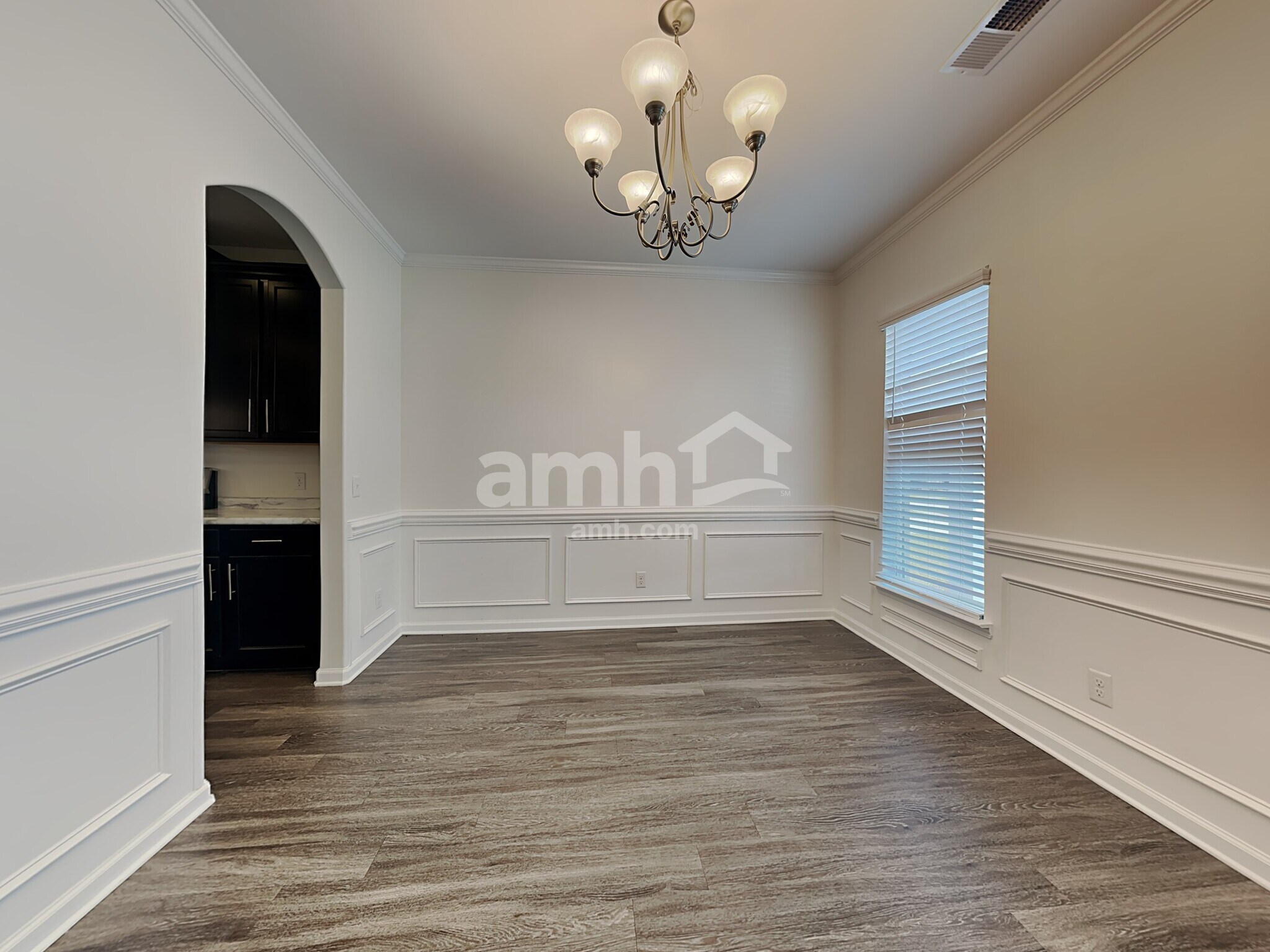 Building Photo - 11 Invierno Lake Dr