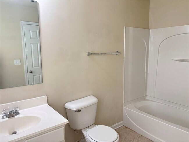 Building Photo - 2215 Landing Walk Dr