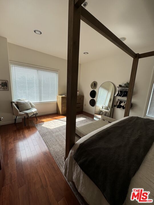 Building Photo - 10389 Almayo Ave