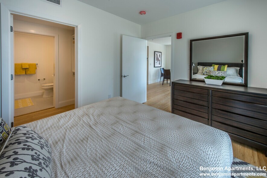 Building Photo - 95 Gardner St