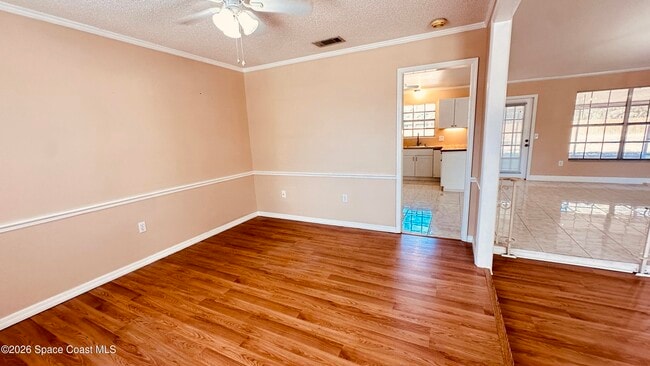 Building Photo - 301 Nesbitt St