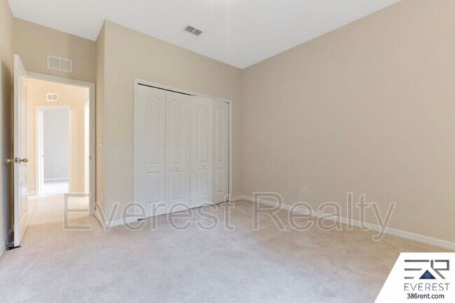 Building Photo - 14 Rymsen Ln