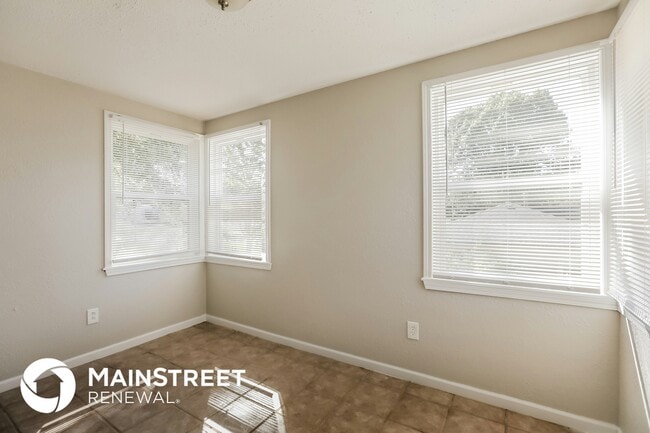 Building Photo - 5212 N Spruce Ave