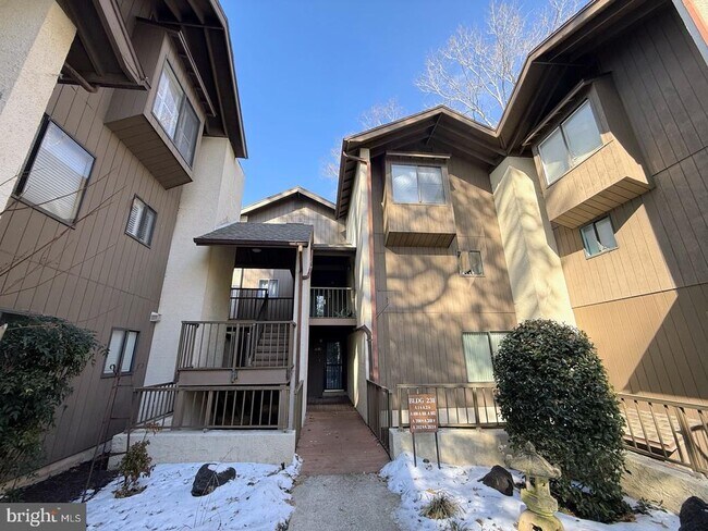 Building Photo - 231 Canal Park Dr