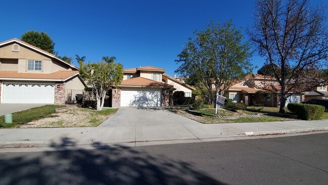Building Photo - ( ( ( BEAUTIFUL 4 BEDROOM 3 BATH HOUSE!!! ...