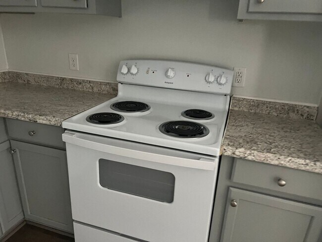 Building Photo - 112 Nandina Ct
