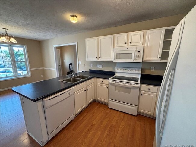 Building Photo - 7819 Rosewood Ave