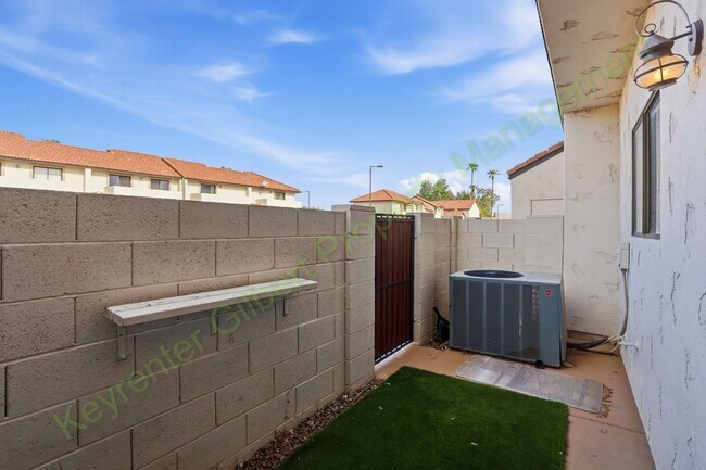 Building Photo - Charming Townhome Living in the Heart of Chandler – Community Pool & Prime Location!