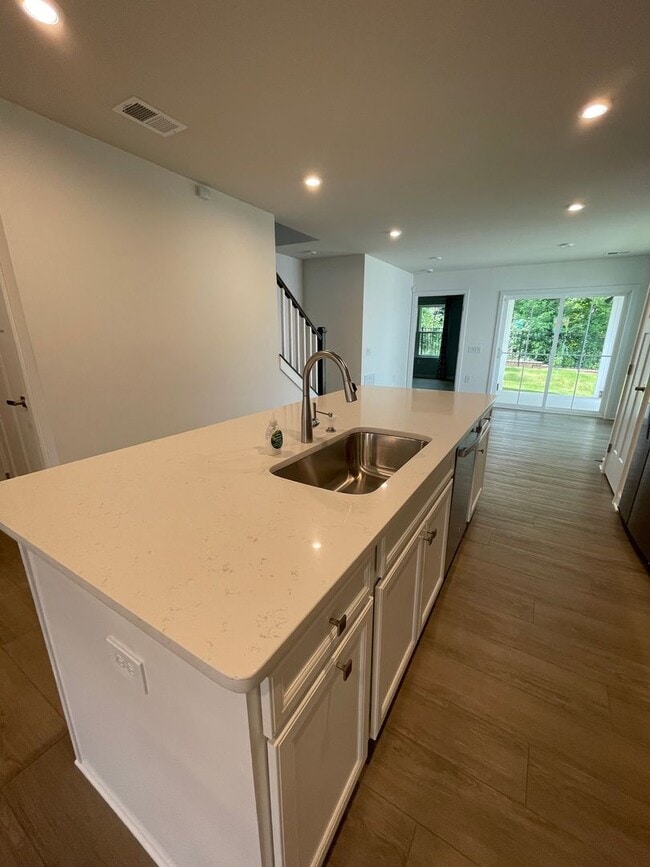 Building Photo - Brand  New!!!! 3 bedroom Townhome 2.5 Bath near Furman University !!!