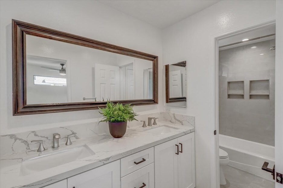 Building Photo - 2191 Canyon Dr