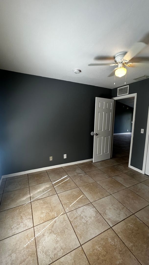 Building Photo - Charming 3-Bedroom Home with Screened Lana...