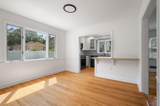 Building Photo - 82 Linden Ave