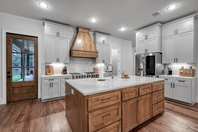 Building Photo - 15937 Stagecoach Rd