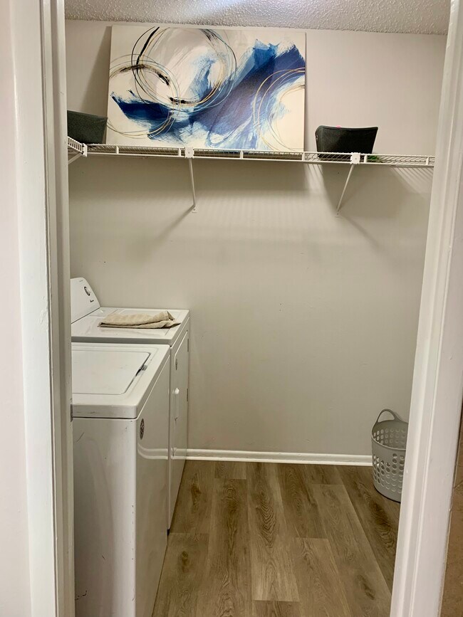 Building Photo - 2558 W Bird St