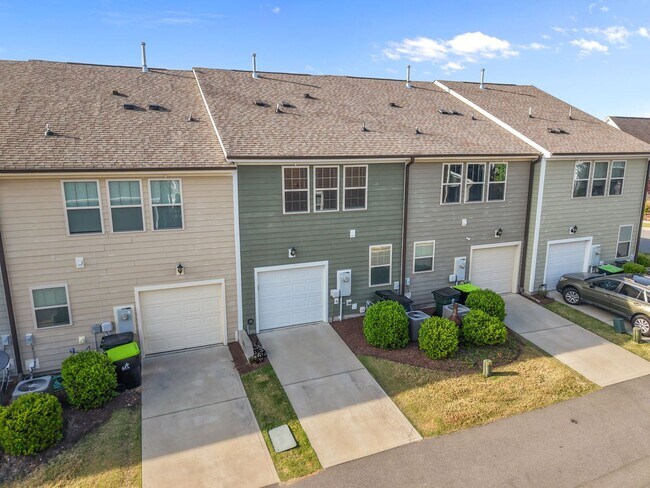 Building Photo - 1709 Shady Oaks Dr