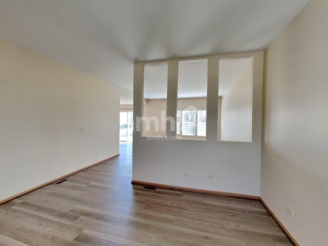 Building Photo - 1612 Lake Pointe Dr