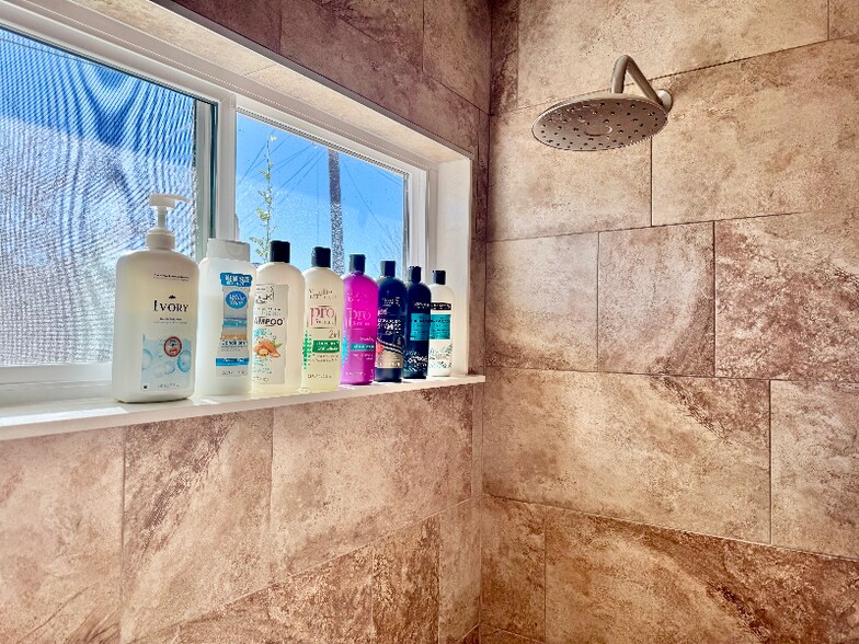 Building Photo - 5333 Longridge Ave