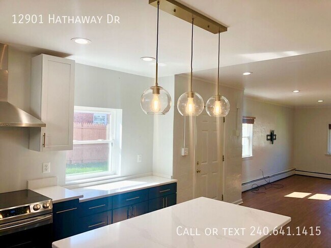 Building Photo - 12901 Hathaway Dr