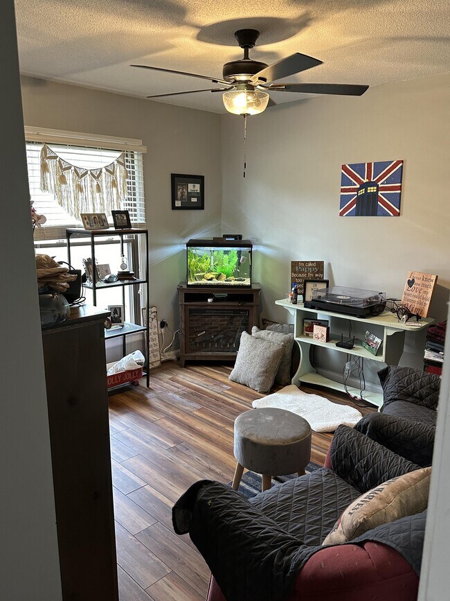 Building Photo - 303 St John Rd