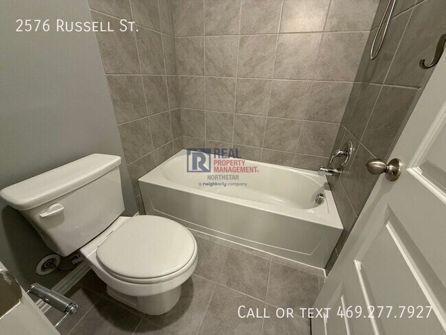 Building Photo - 2576 Russell St