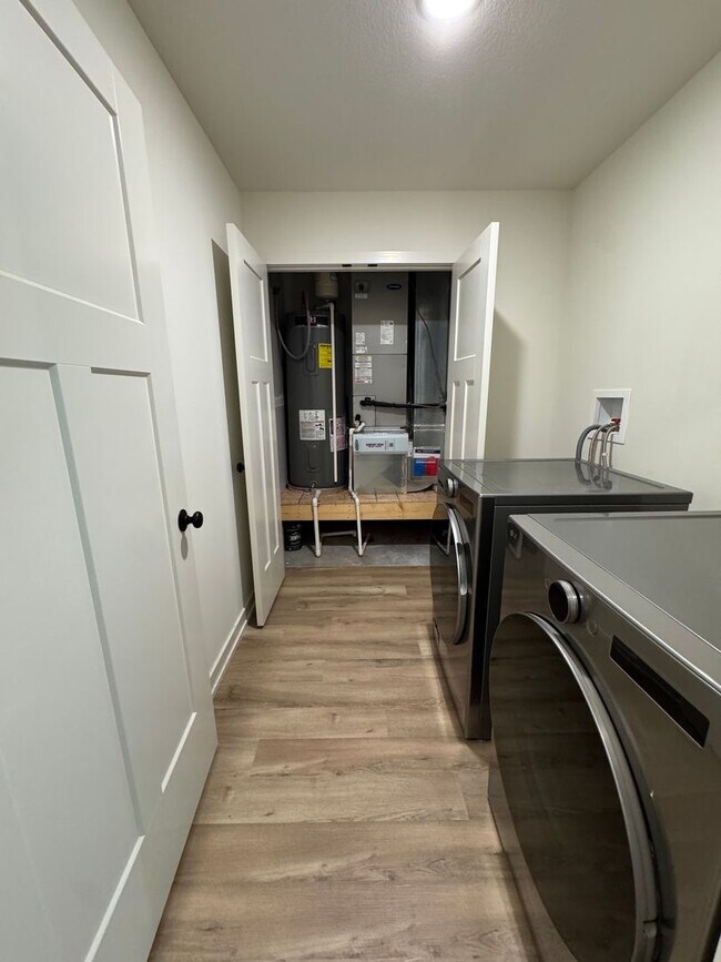 Building Photo - 3 bedroom 2 bath house