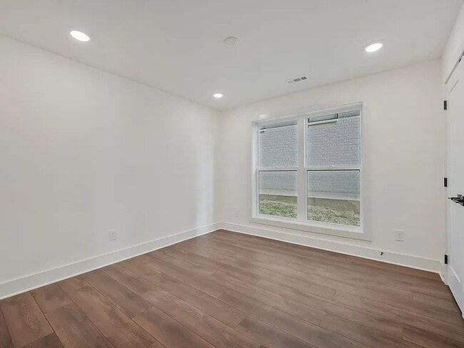 Building Photo - "Spacious 4-Bed Townhouse Oasis in Nashville – 2,500 Sq. Ft. of Modern Comfort!"